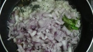 Pavakkai thokku - onions,curry leaves