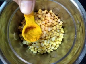 Vada curry - turmeric powder