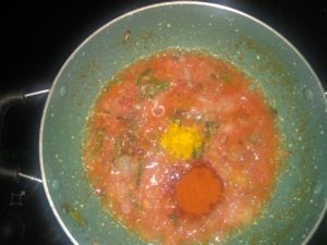 tomato kurma - chilli,turmeric