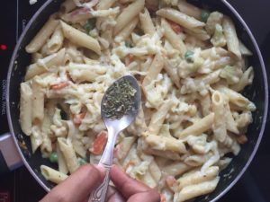 White sauce pasta -oregano