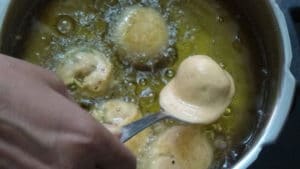 Potato bonda - drop in oil