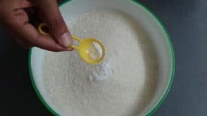 Crispy sweet bonda - baking powder/salt