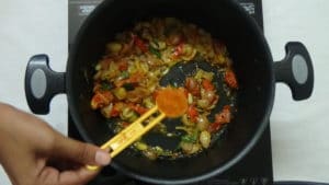 Vendhaya kuzhambu-chilli powder
