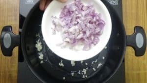 Cauliflower soup -onion