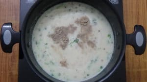 Cauliflower soup -pepper