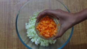 Peanut vegetable salad -carrot