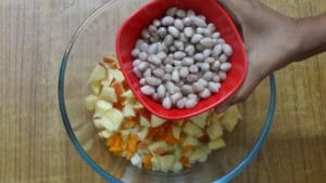 Peanut vegetable salad -boiled nuts