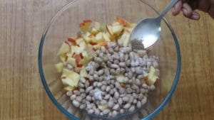 Peanut vegetable salad -pepper powder