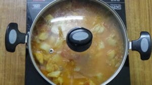 Potato gravy -cover with lid