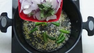 Semiya upma -onion,curry leaves