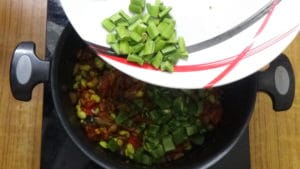 Thiruvathirai kuzhambu -cluster beans