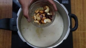 Javvarisi payasam -fried cashews