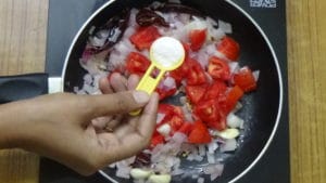 Onion tomato chutney -salt
