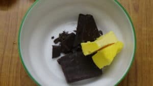 Chocolate moist cupcake -melt