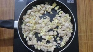 Schezwan chicken fried rice -fried eggs, chicken