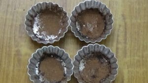 Chocolate moist cupcake -dusted