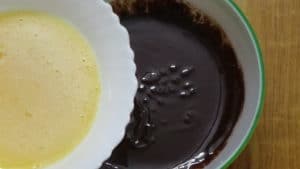 Chocolate moist cupcake -combine