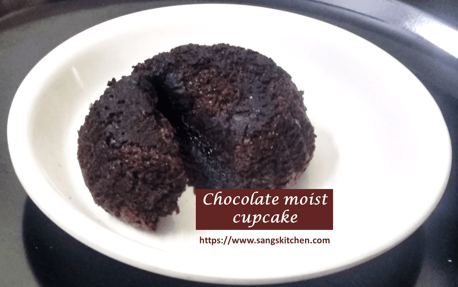 Chocolate moist cupcake -feature