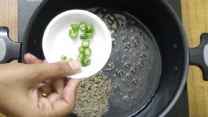 Bread upma -green chillies