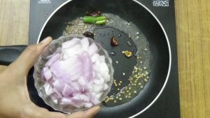Kara paruppu -onions