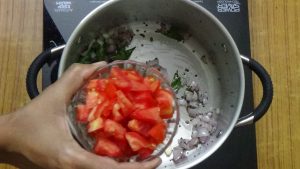 Cabbage kootu -tomato
