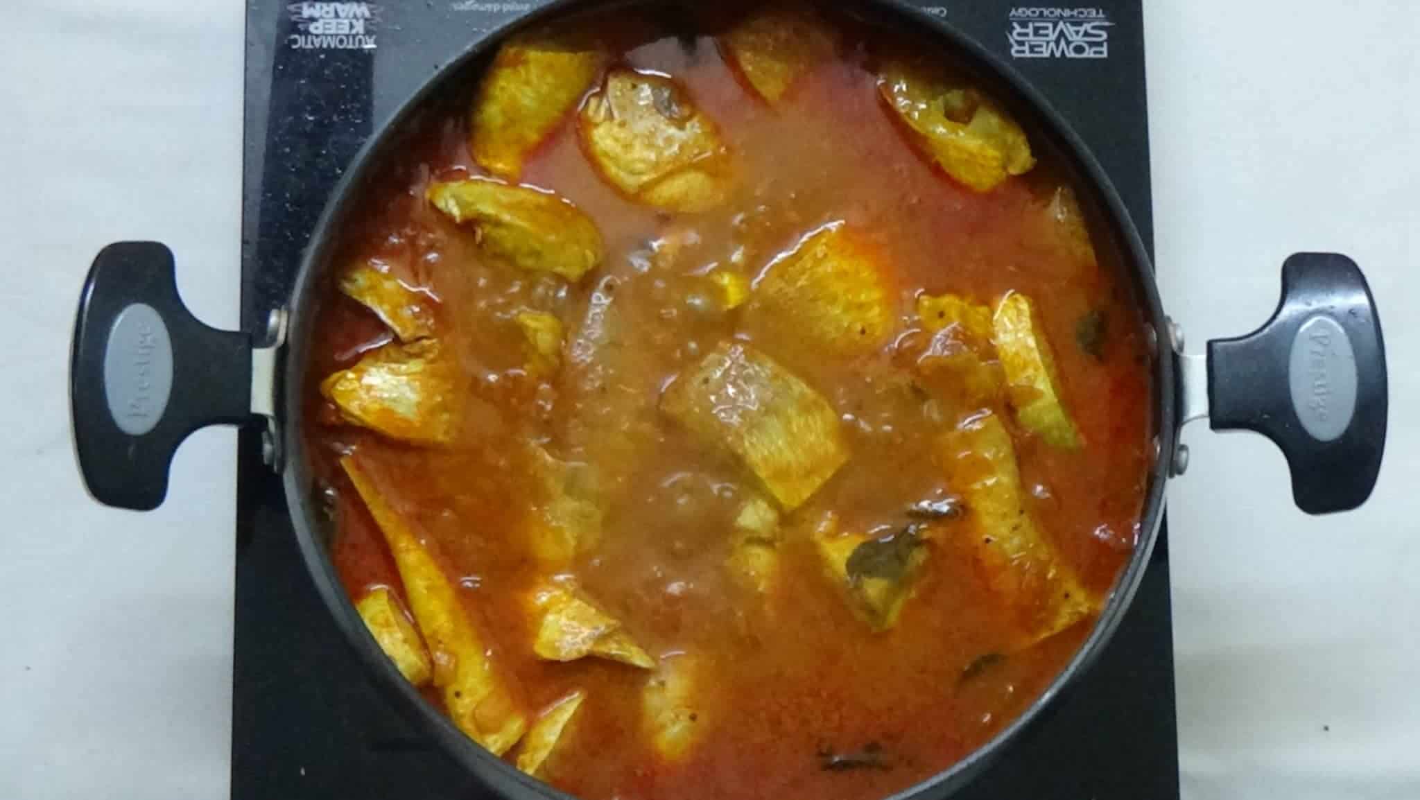 Fish Gravy Meen Kuzhambu How To Make Simple Fish Gravy   158 