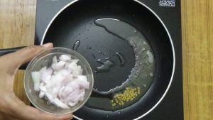 Poondu kuzhambu - add onion