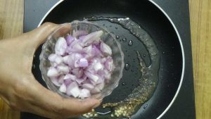Murungaikai pachadi -onion