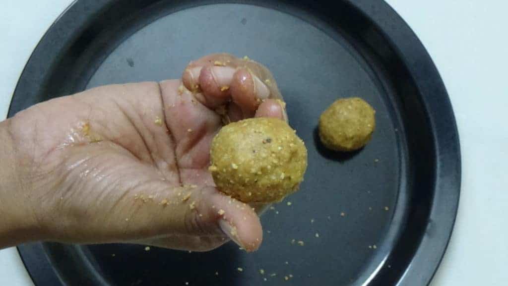 Peanut Ladoo | Groundnut Balls | Idicha Kadalai Urundai - Sangskitchen