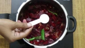 Beetroot curry -salt