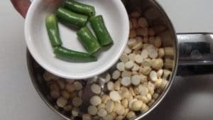 Kari vadai -green chillies