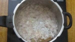 Pressure cooker chicken curry -saute onions