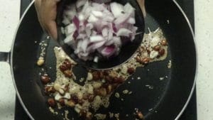 Mirchi ka salan -onion