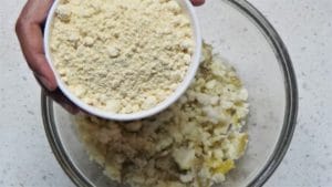 Chettinad vazhakkai vadai-add gram flour