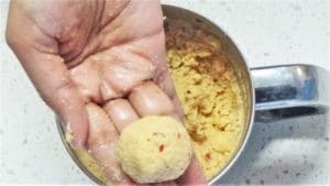 make balls-parupu urundai kuzhambu